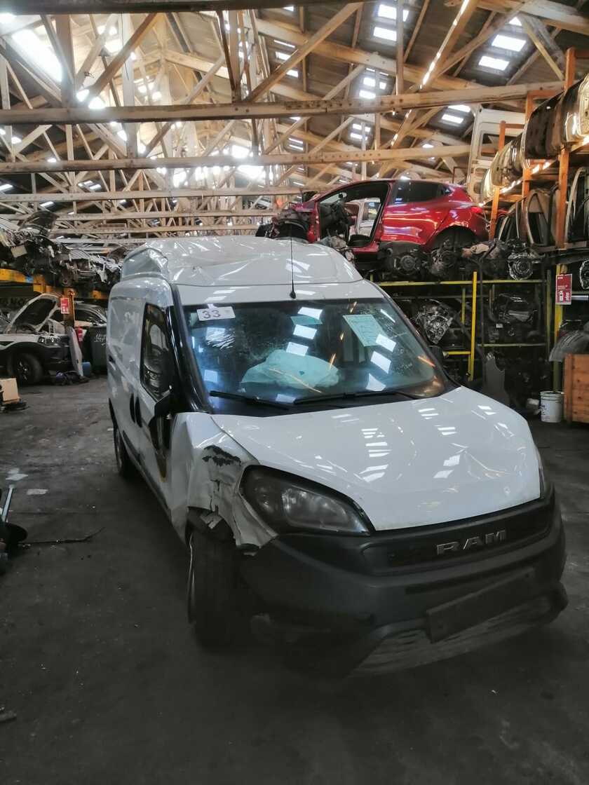 MUñON Dodge RAM 2022  USADO  EN DESARME